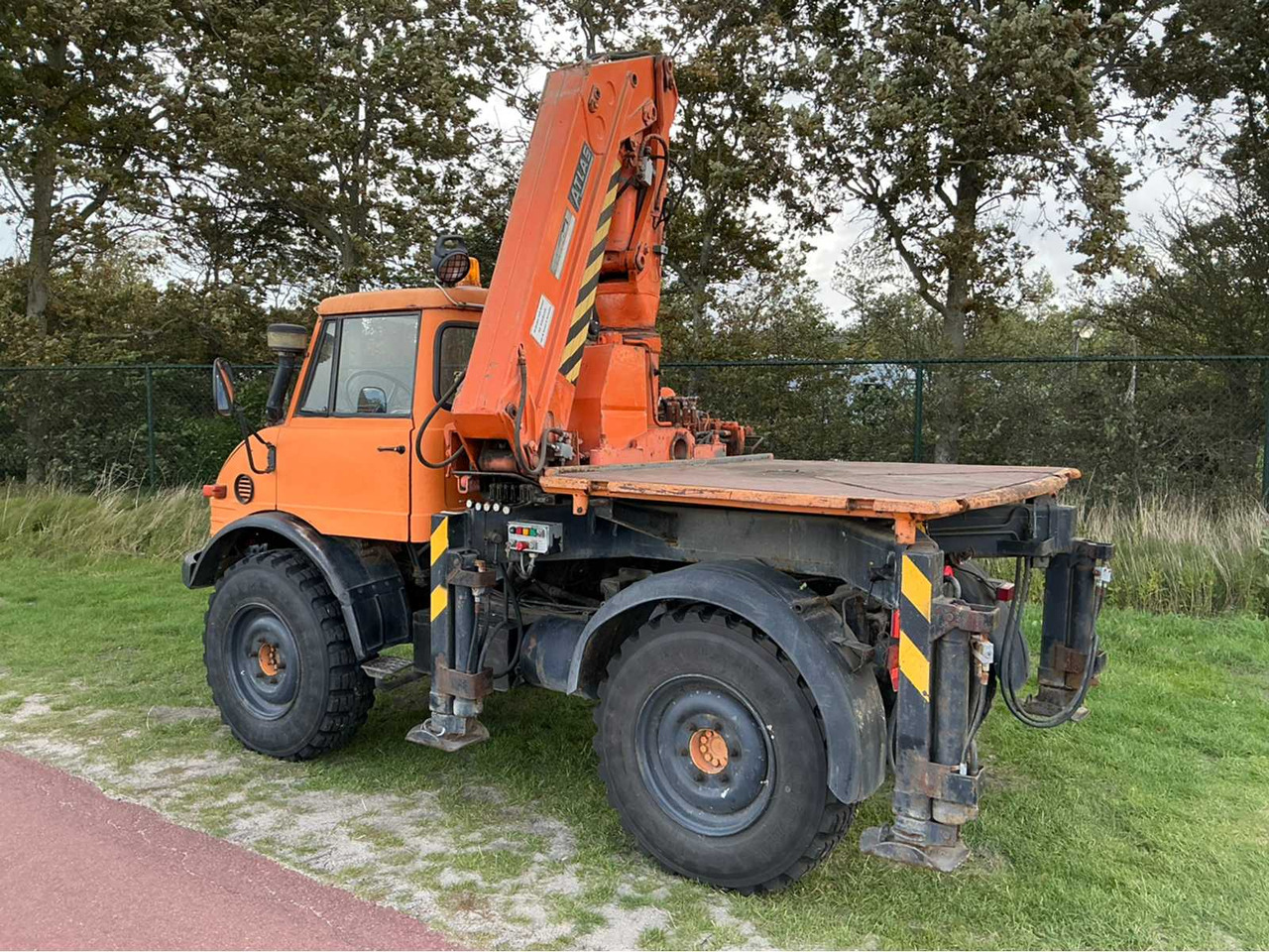 Farm trailer Mercedes-benz Unimog 406: picture 9