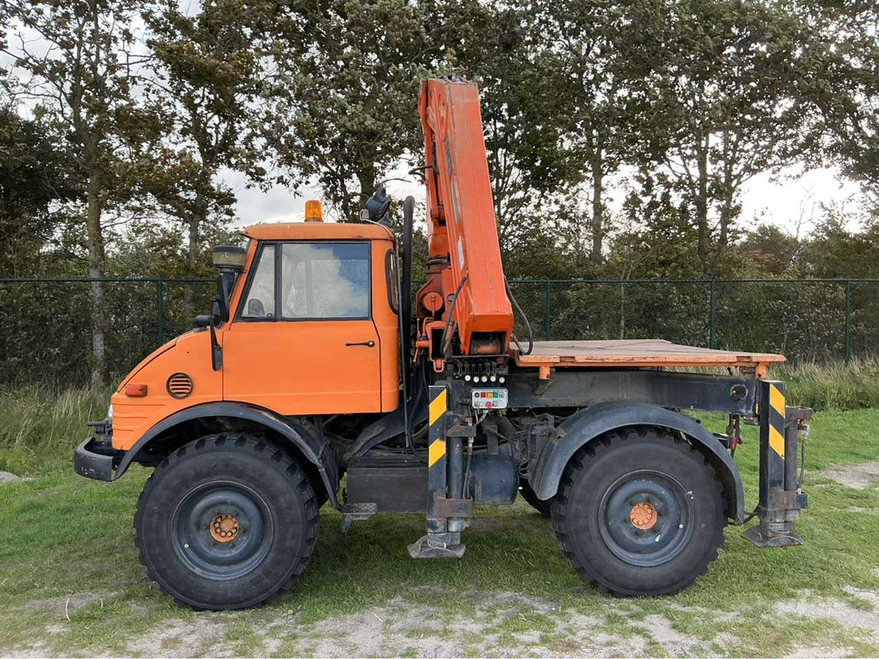 Farm trailer Mercedes-benz Unimog 406: picture 8