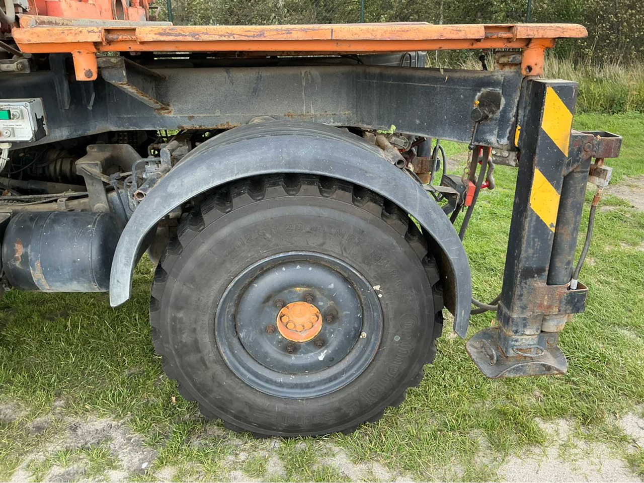 Farm trailer Mercedes-benz Unimog 406: picture 43