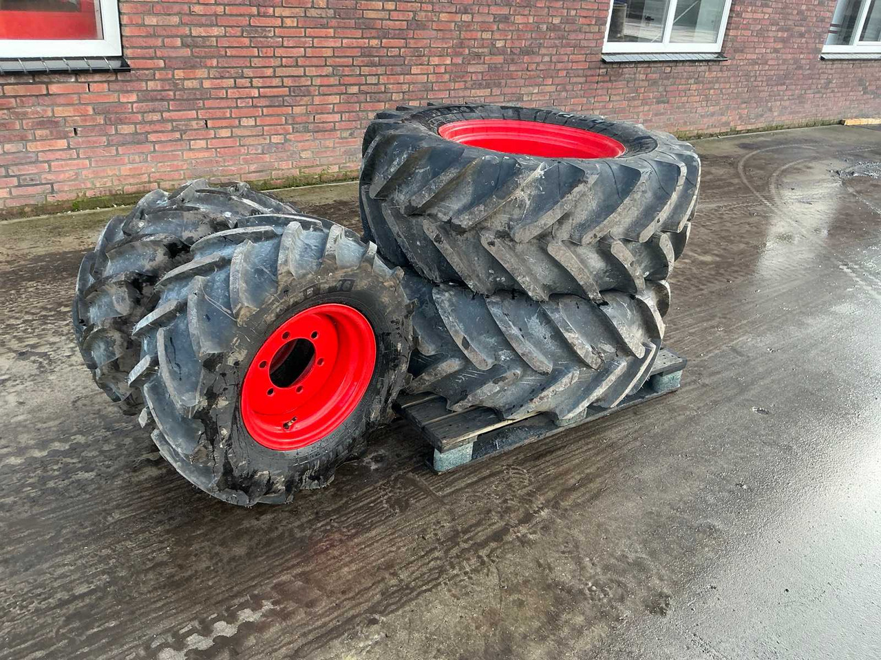 Michelin Multibib - Wheels and tires for Farm tractor: picture 1 Michelin Multibib - Wheels and tires for Farm tractor: picture 1