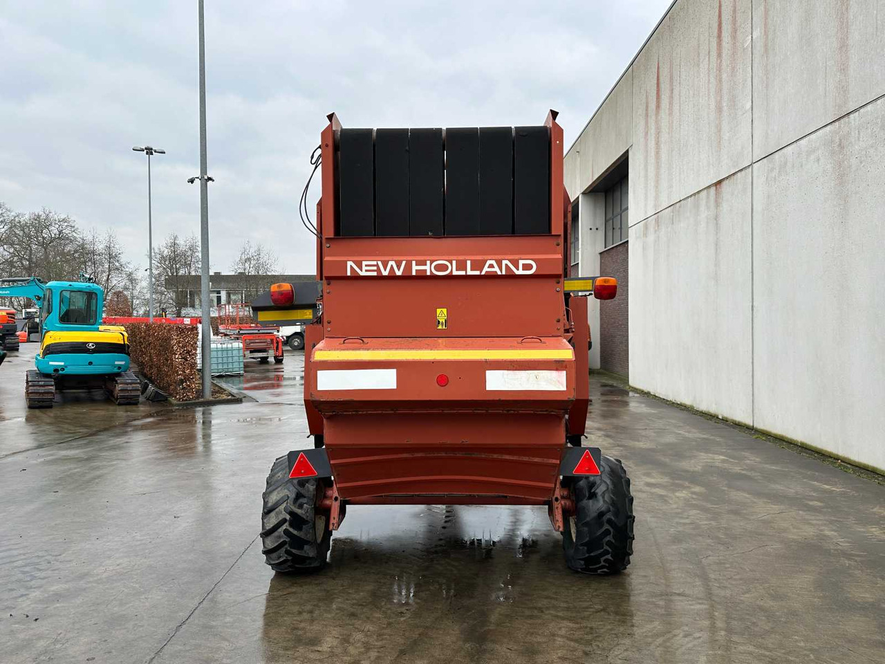 New Holland 654 - Round baler: picture 5 New Holland 654 - Round baler: picture 5