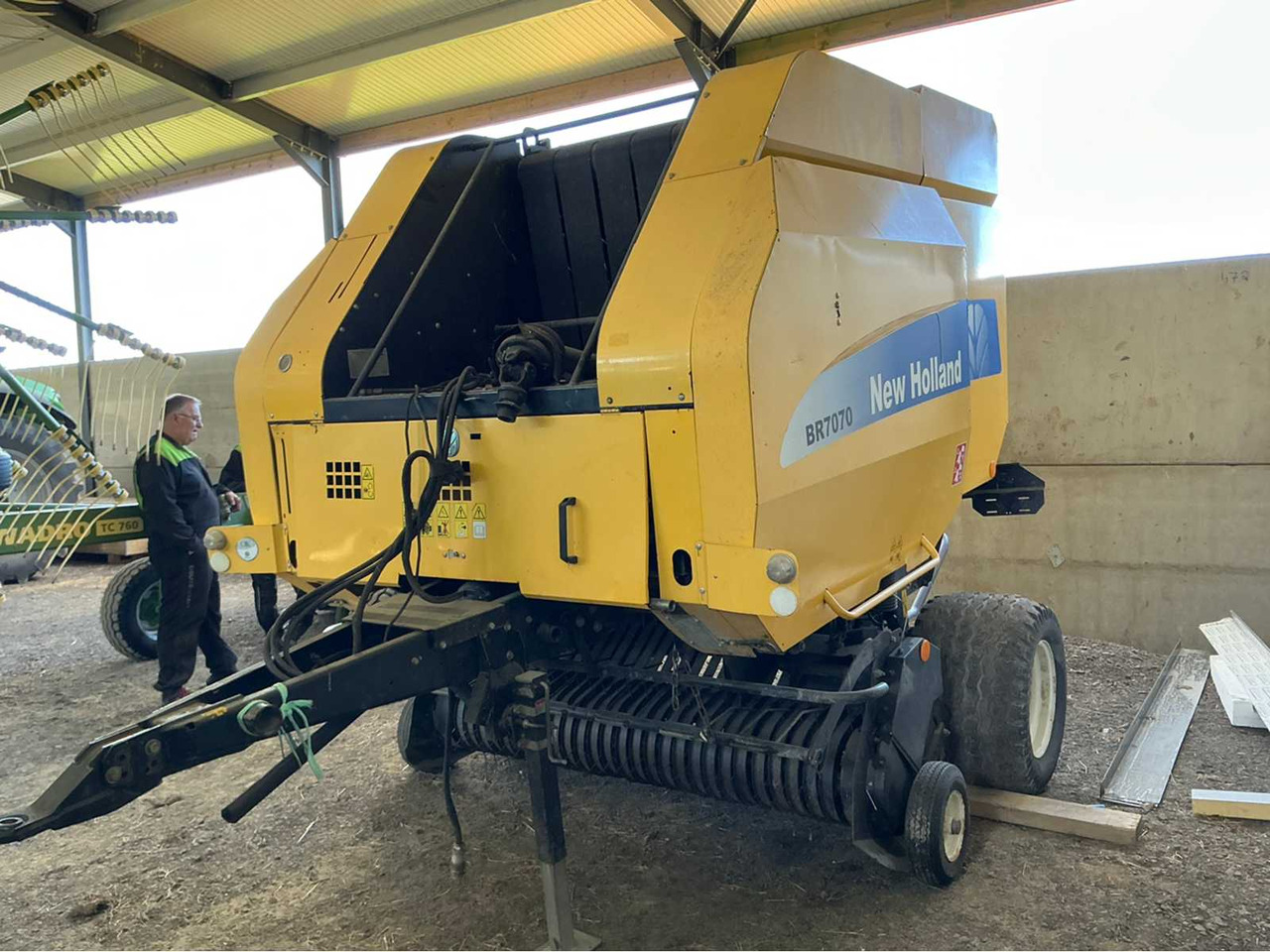 Round baler New Holland BR7070: picture 7