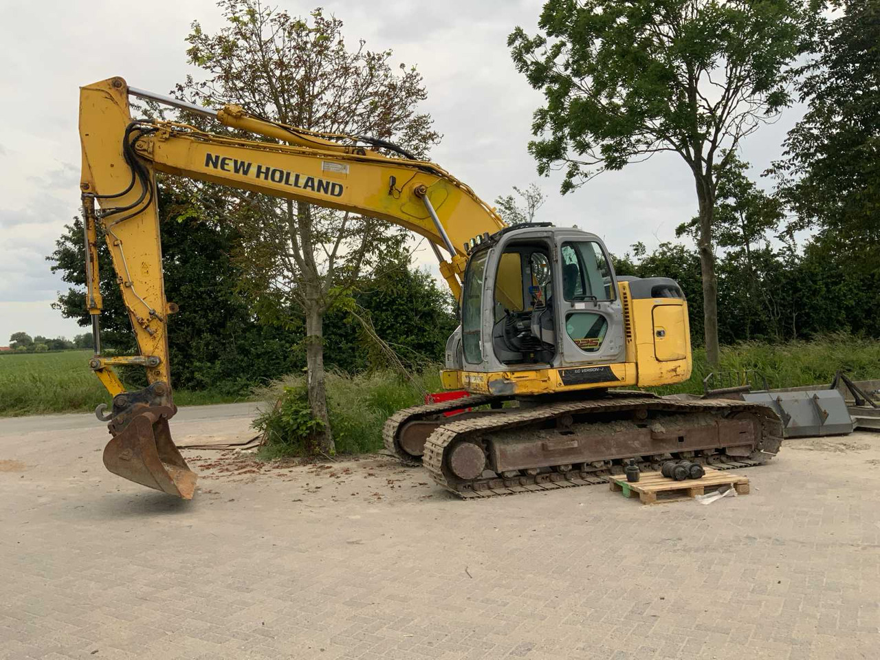 New Holland Kobelco E225BSR - Crawler excavator: picture 1 New Holland Kobelco E225BSR - Crawler excavator: picture 1