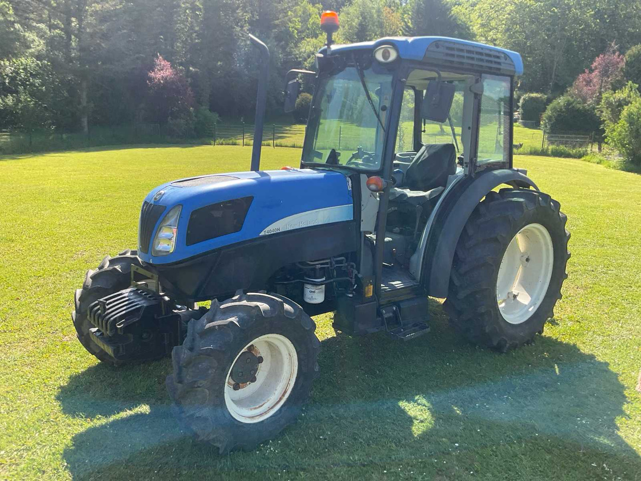 New Holland T4040N - Farm tractor: picture 1 New Holland T4040N - Farm tractor: picture 1