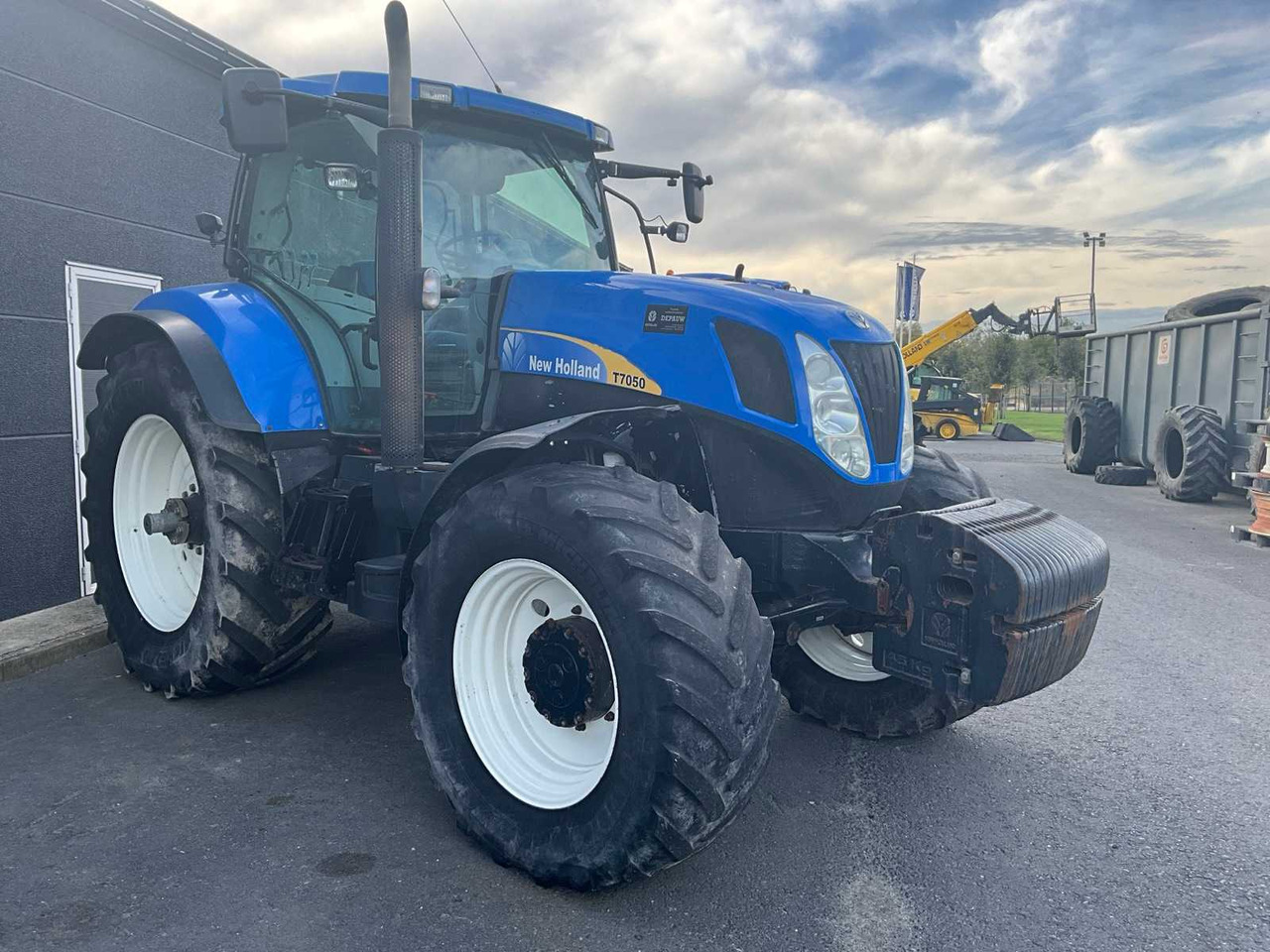 New Holland T7050 - Farm tractor: picture 3 New Holland T7050 - Farm tractor: picture 3