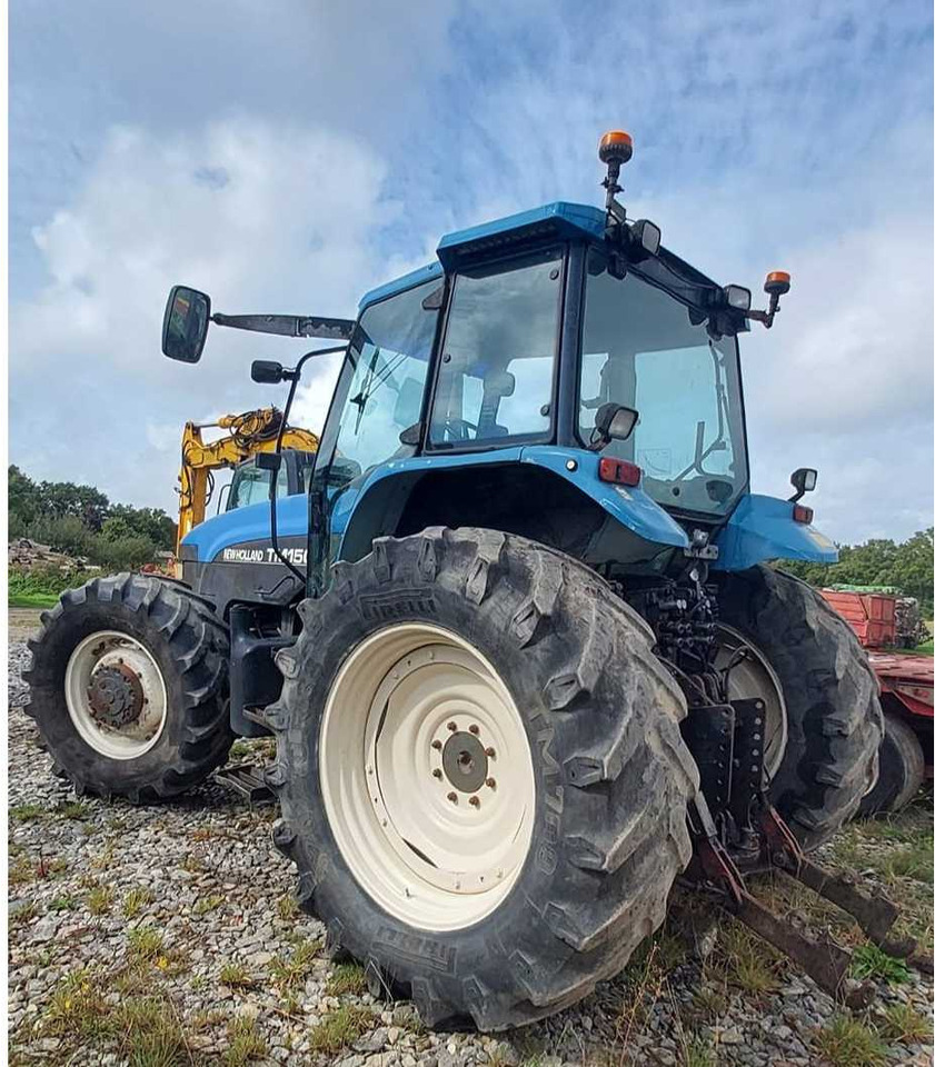 New Holland TM150 - Farm tractor: picture 2 New Holland TM150 - Farm tractor: picture 2