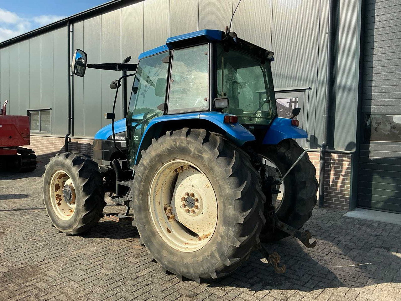New Holland TS100 - Farm tractor: picture 3 New Holland TS100 - Farm tractor: picture 3