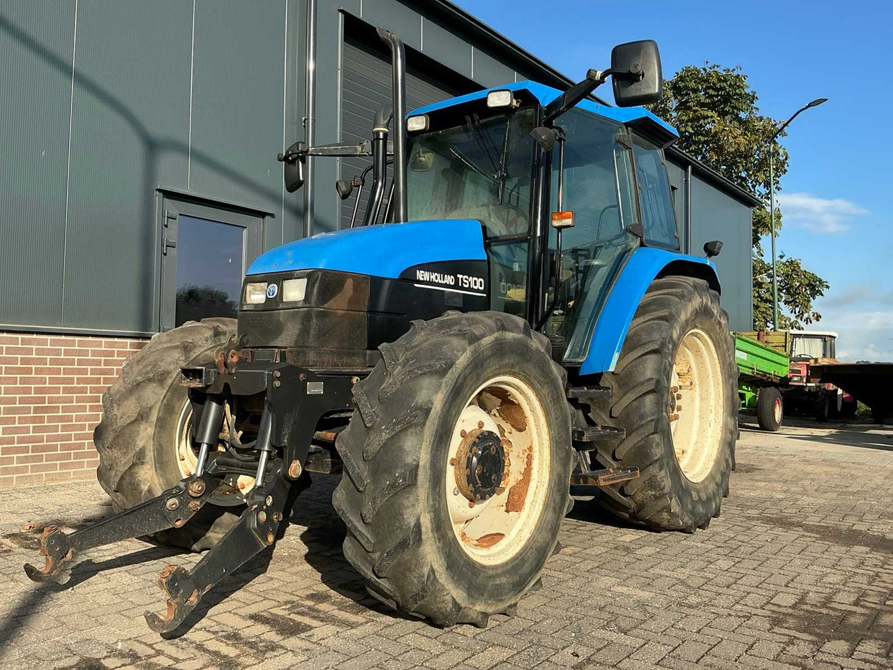 New Holland TS100 - Farm tractor: picture 1 New Holland TS100 - Farm tractor: picture 1