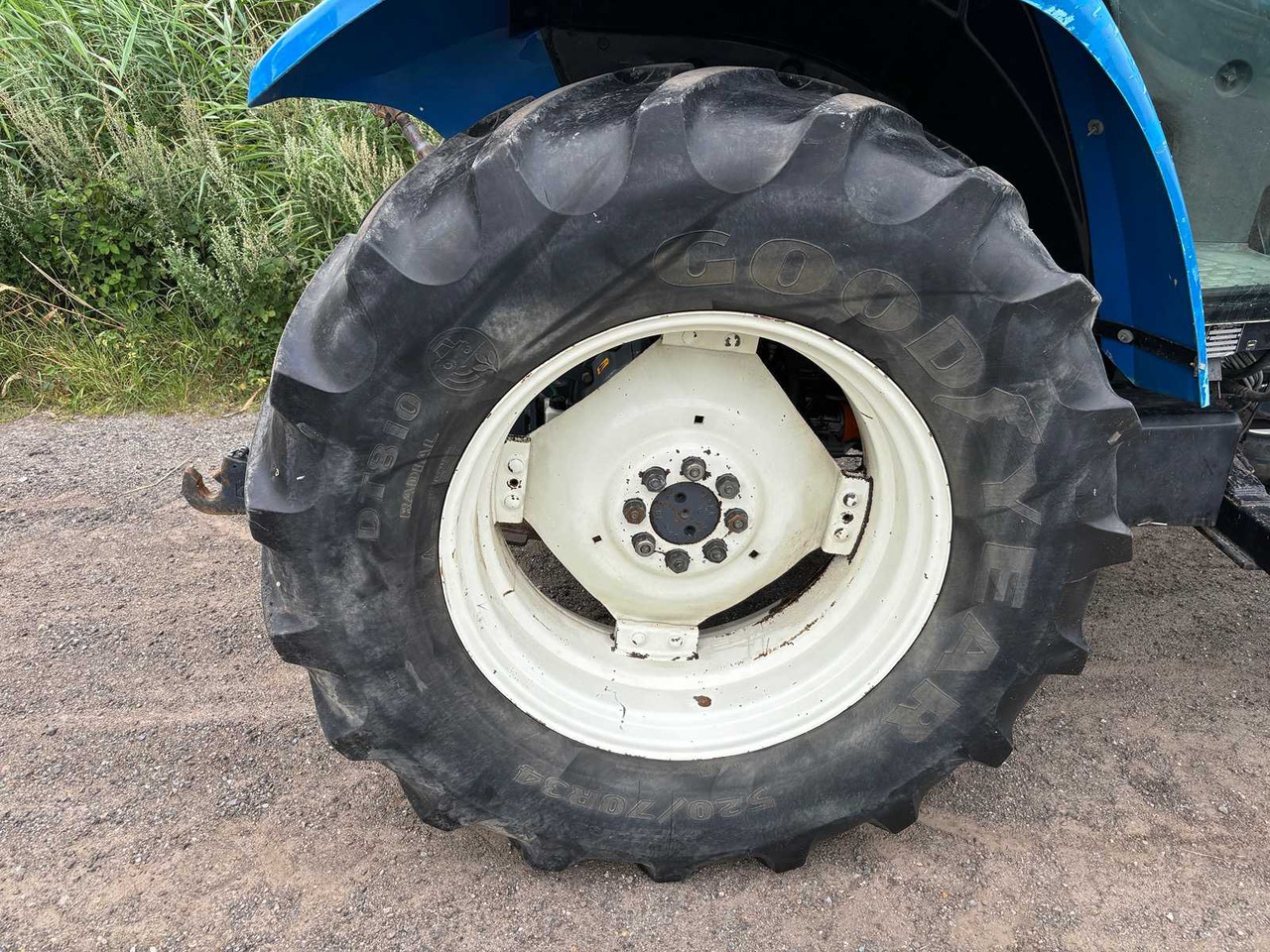 Farm tractor New Holland ts90: picture 25