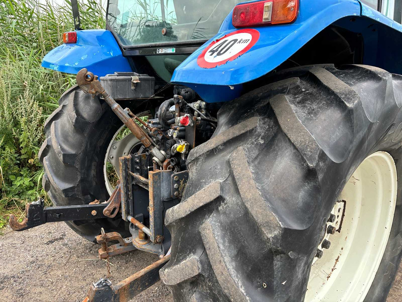 Farm tractor New Holland ts90: picture 36