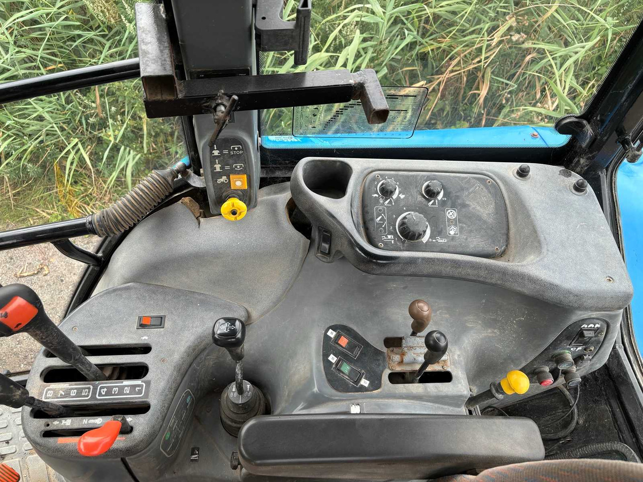 Farm tractor New Holland ts90: picture 15