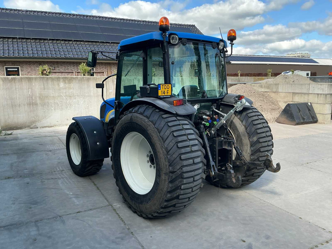 New holland T4030 - Farm tractor: picture 3 New holland T4030 - Farm tractor: picture 3