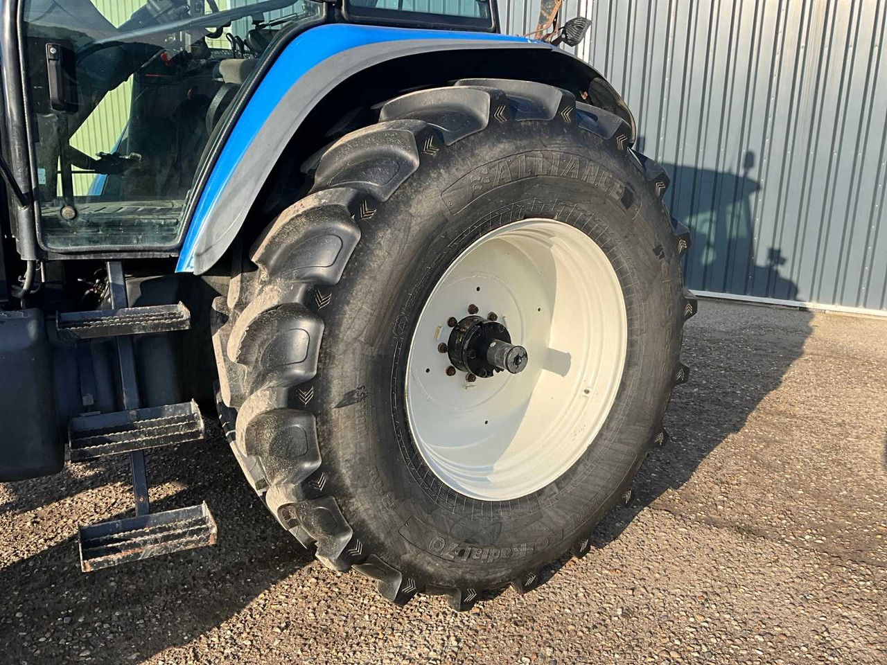 Farm tractor New holland TM165: picture 25