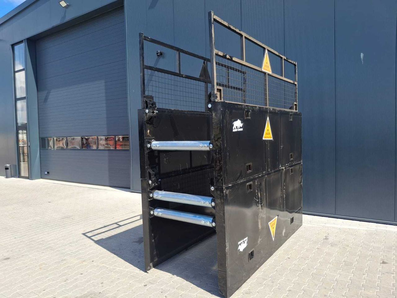 Rhino-Cross Trench Shield 300x220x50cm - Construction equipment: picture 1 Rhino-Cross Trench Shield 300x220x50cm - Construction equipment: picture 1
