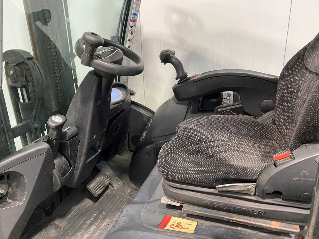 STILL - 2011 - RX 20-18 - FORKLIFT TRIPLEX - FREE-LIFT - SIDE-SHIFT - FORK SETTER - Forklift: picture 3 STILL - 2011 - RX 20-18 - FORKLIFT TRIPLEX - FREE-LIFT - SIDE-SHIFT - FORK SETTER - Forklift: picture 3