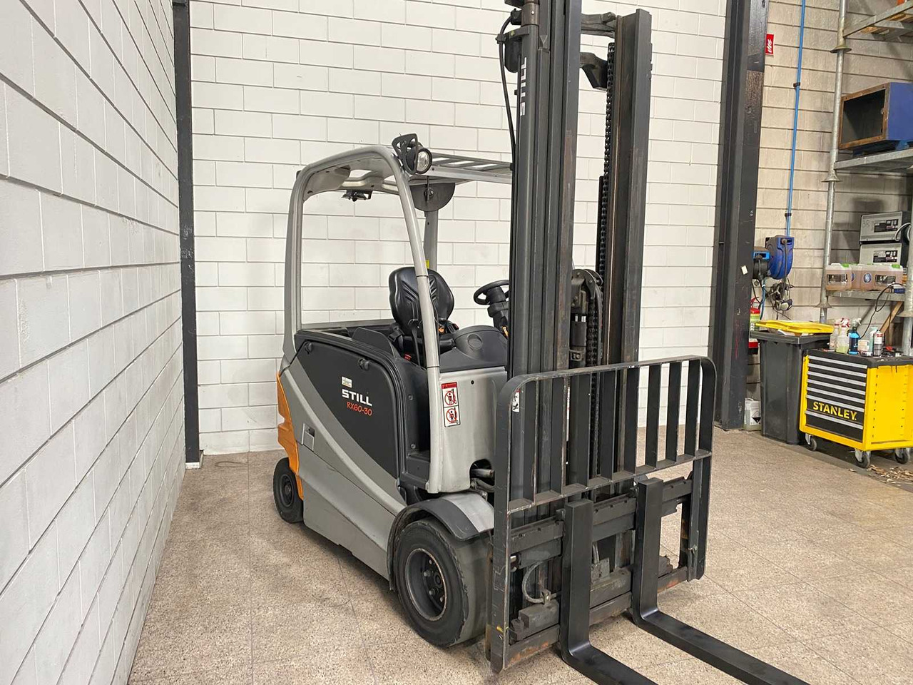 STILL - RX60-30 - FORKLIFT TRIPLEX - FREE-LIFT - SIDE-SHIFT - Forklift: picture 4 STILL - RX60-30 - FORKLIFT TRIPLEX - FREE-LIFT - SIDE-SHIFT - Forklift: picture 4