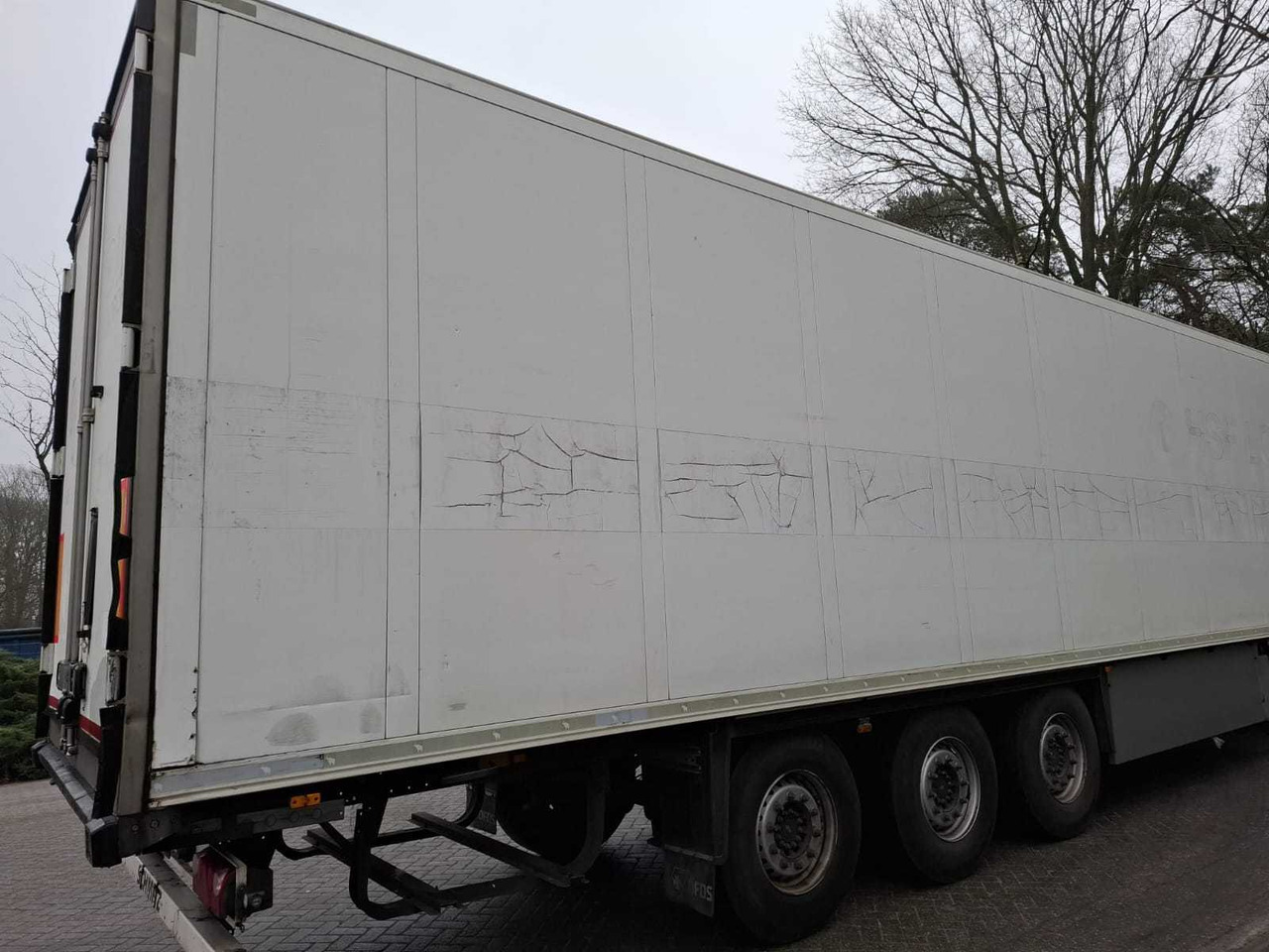 2015 SCHMITZ CARGOBULL SCB*S3B SEMI-TRAILER / REFRIGERATED TRAILER - Semi-trailer: picture 4 2015 SCHMITZ CARGOBULL SCB*S3B SEMI-TRAILER / REFRIGERATED TRAILER - Semi-trailer: picture 4
