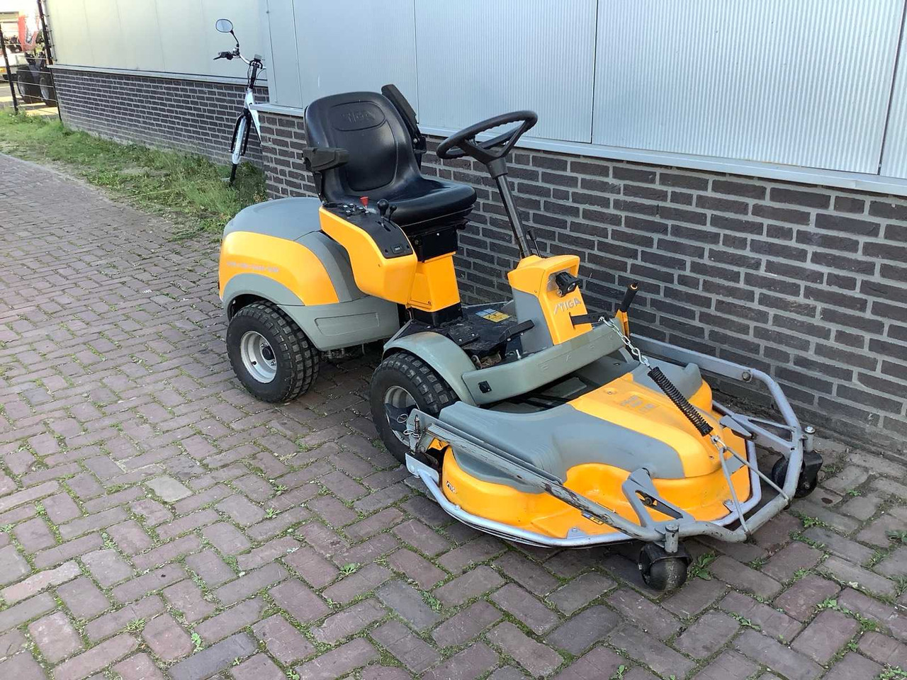 Stiga Park pro swan 4wd - Garden mower: picture 1 Stiga Park pro swan 4wd - Garden mower: picture 1