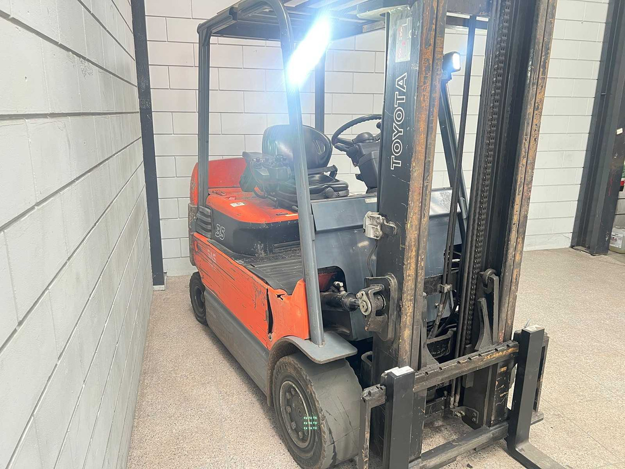 Forklift TOYOTA - 7FBMF35 - FORKLIFT - SIDE-SHIFT - FORK POSITIONER: picture 7 Forklift TOYOTA - 7FBMF35 - FORKLIFT - SIDE-SHIFT - FORK POSITIONER: picture 7