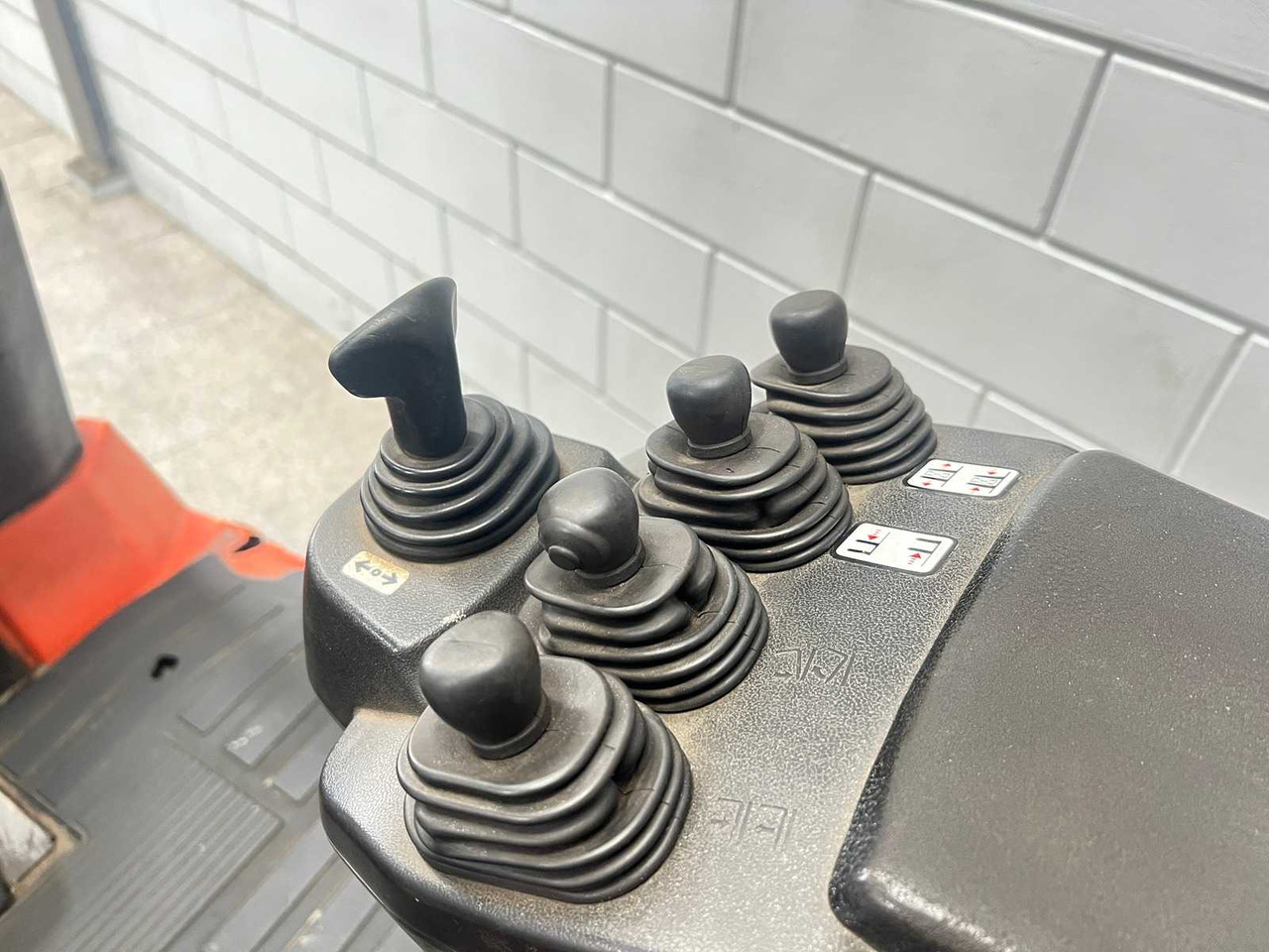 Forklift TOYOTA - 7FBMF35 - FORKLIFT - SIDE-SHIFT - FORK POSITIONER: picture 12 Forklift TOYOTA - 7FBMF35 - FORKLIFT - SIDE-SHIFT - FORK POSITIONER: picture 12