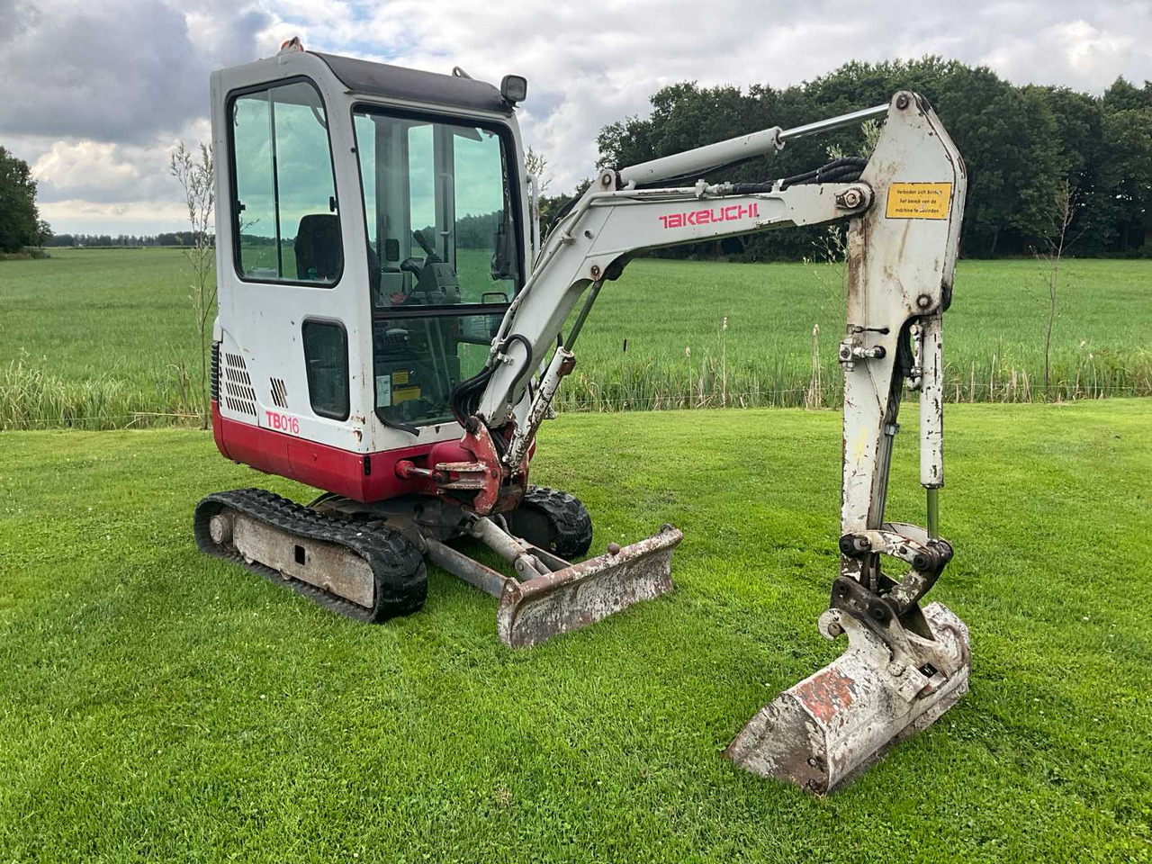 Takeuchi TB016 - Mini excavator: picture 4 Takeuchi TB016 - Mini excavator: picture 4
