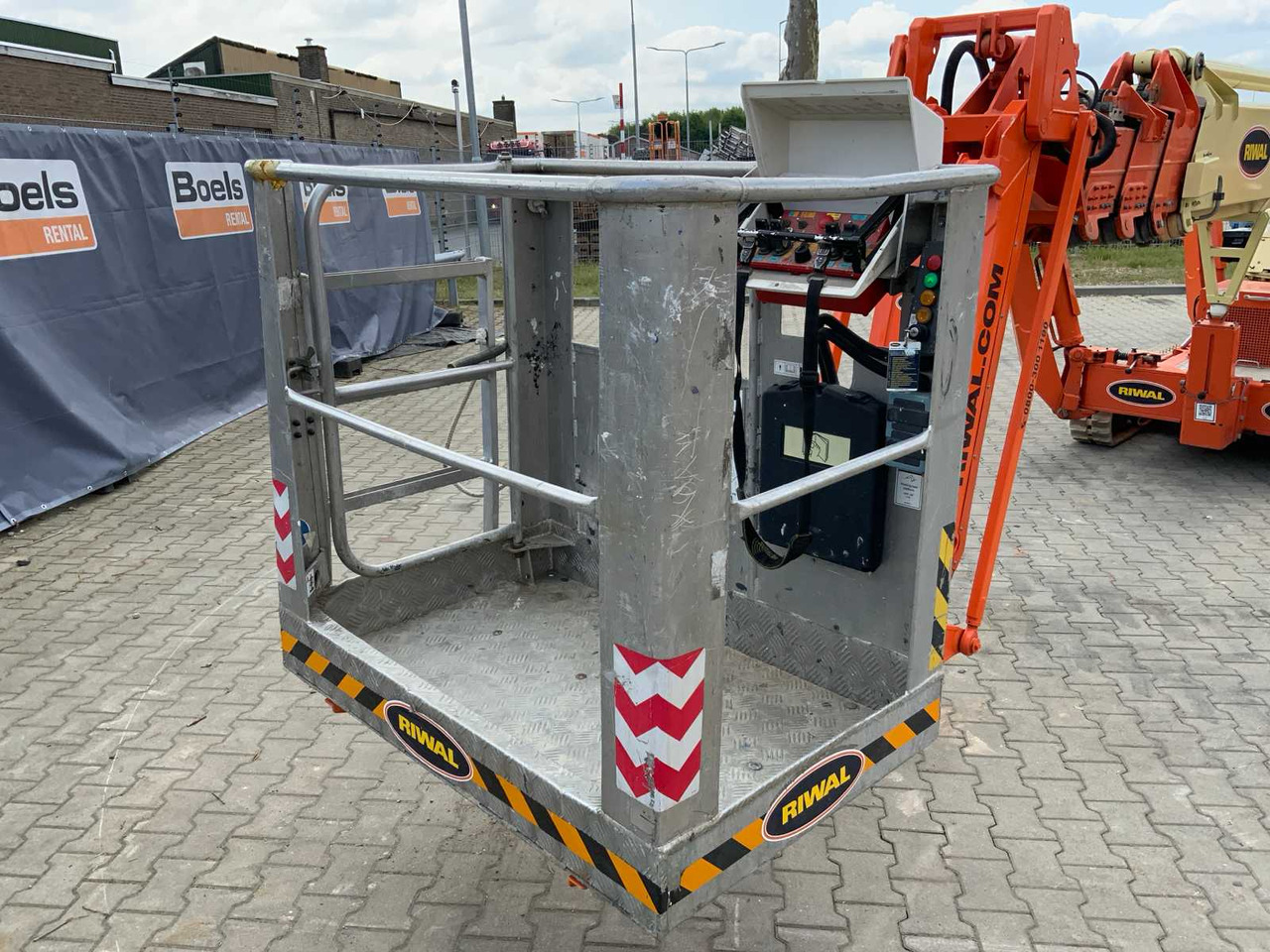 Aerial platform Teupen LEO 30T: picture 11