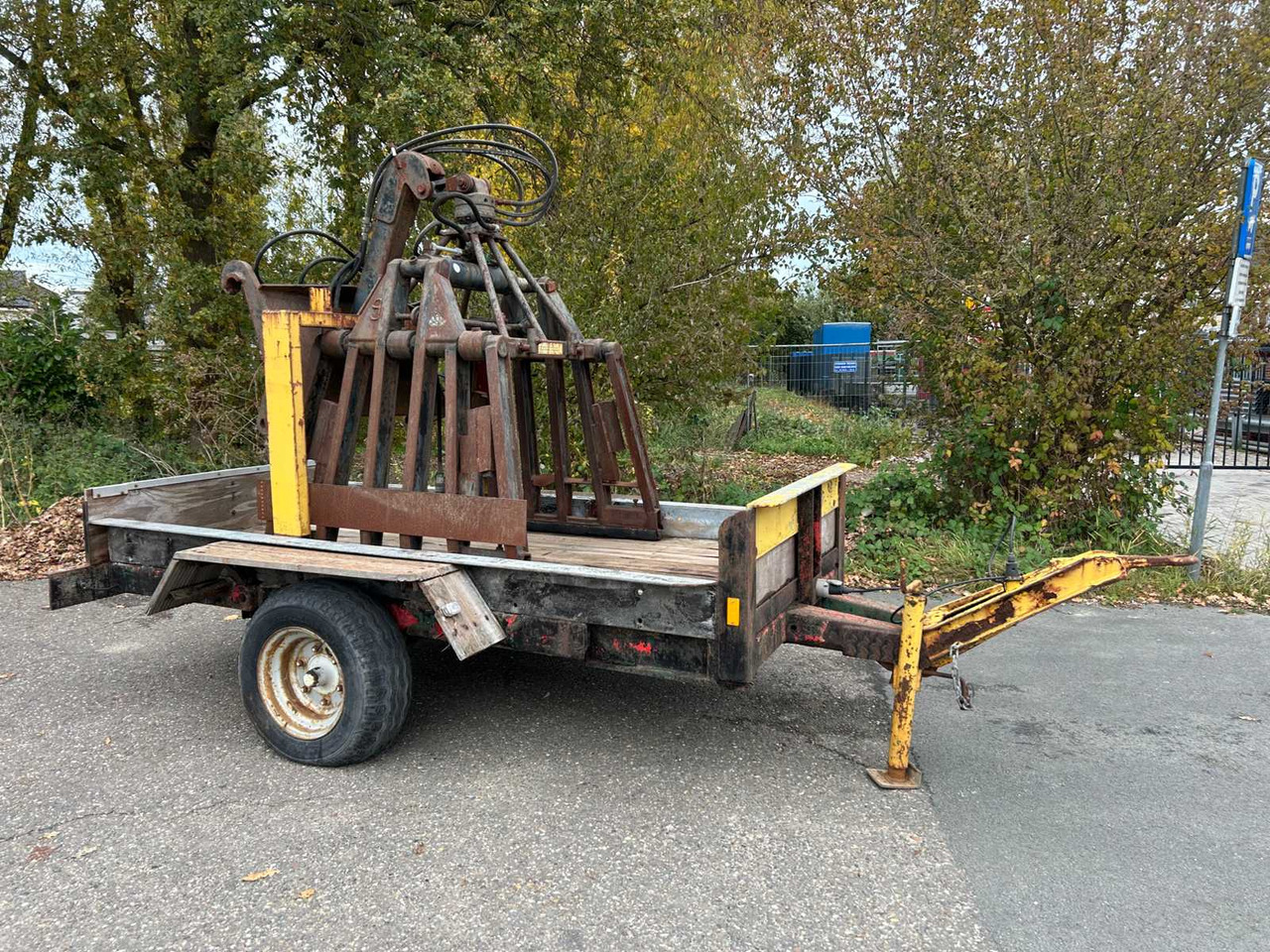 TRAILER WITH STONE CLAMP - Trailer: picture 2 TRAILER WITH STONE CLAMP - Trailer: picture 2