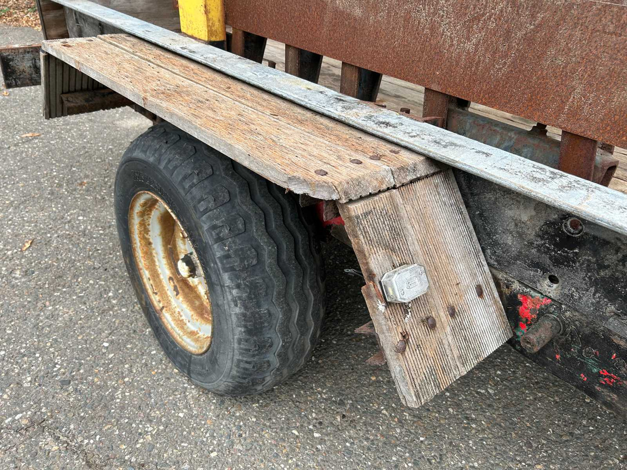 TRAILER WITH STONE CLAMP - Trailer: picture 4 TRAILER WITH STONE CLAMP - Trailer: picture 4