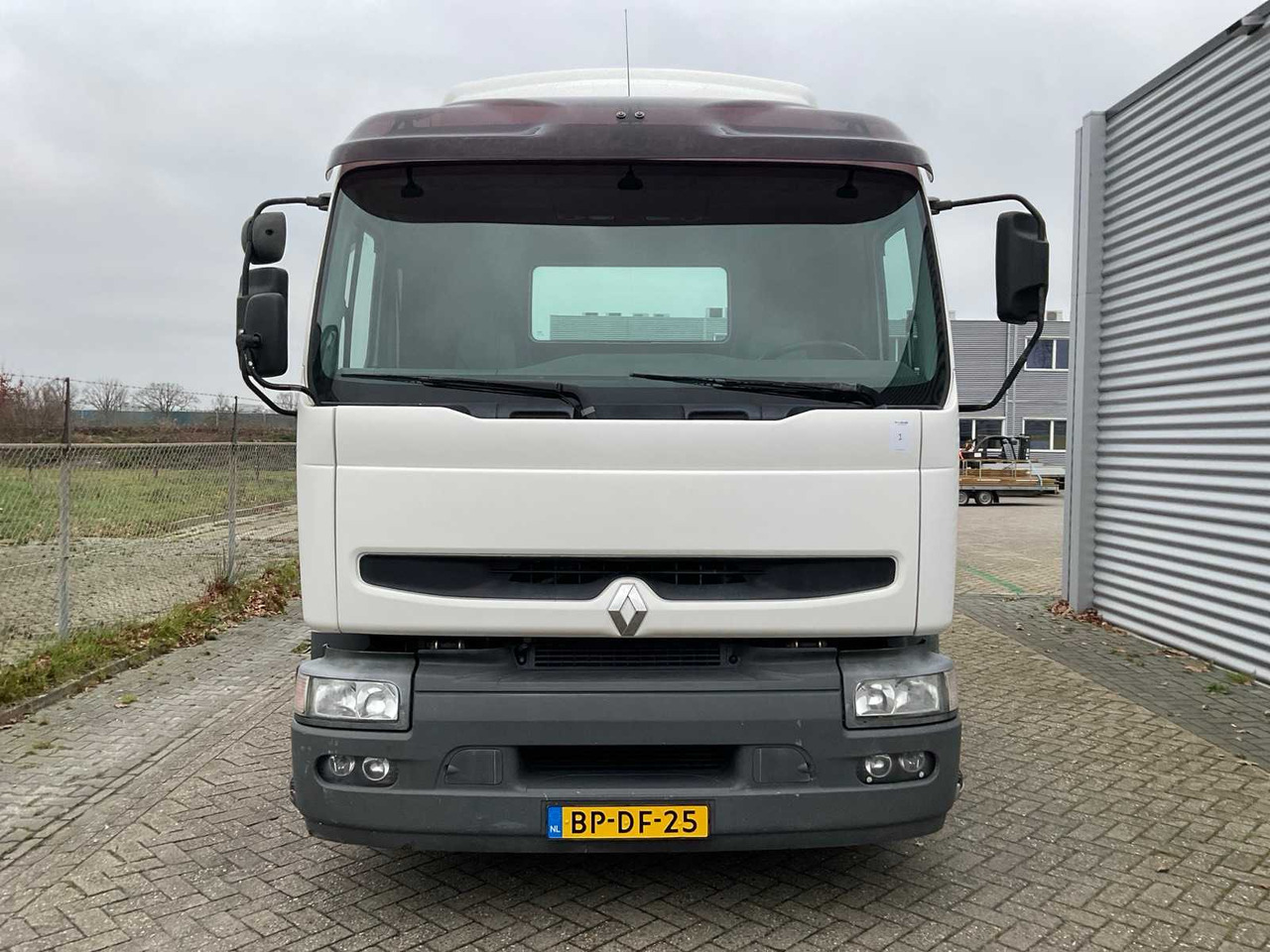 2004 RENAULT HD 370-19T SEMI-TRAILER TRACTOR - Truck: picture 5 2004 RENAULT HD 370-19T SEMI-TRAILER TRACTOR - Truck: picture 5