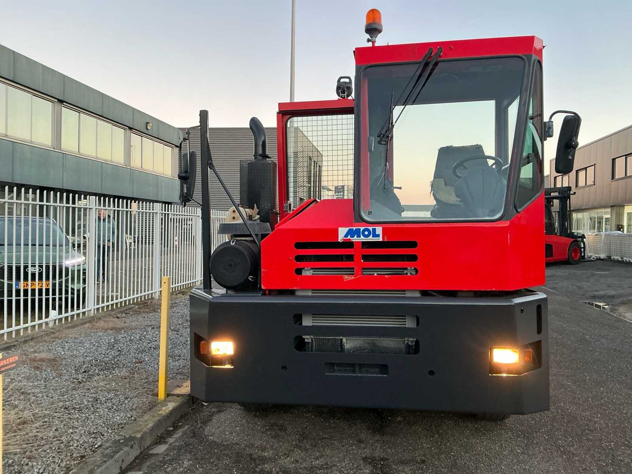 2005 MOL YT200/4X2 TERMINAL TRUCK - Truck: picture 2 2005 MOL YT200/4X2 TERMINAL TRUCK - Truck: picture 2