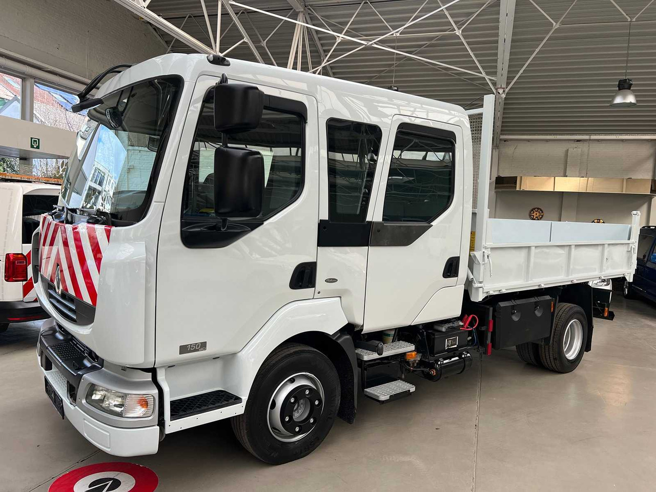 2006 RENAULT MIDLUM DOUBLE CAB TIPPER - Truck: picture 3 2006 RENAULT MIDLUM DOUBLE CAB TIPPER - Truck: picture 3