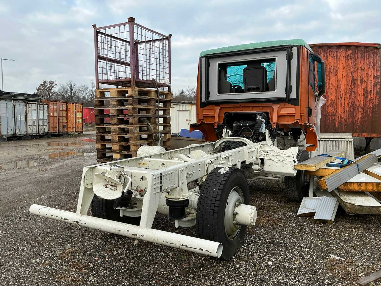 MAN TRUCK SPARE PARTS DISPENSER - Truck: picture 2 MAN TRUCK SPARE PARTS DISPENSER - Truck: picture 2