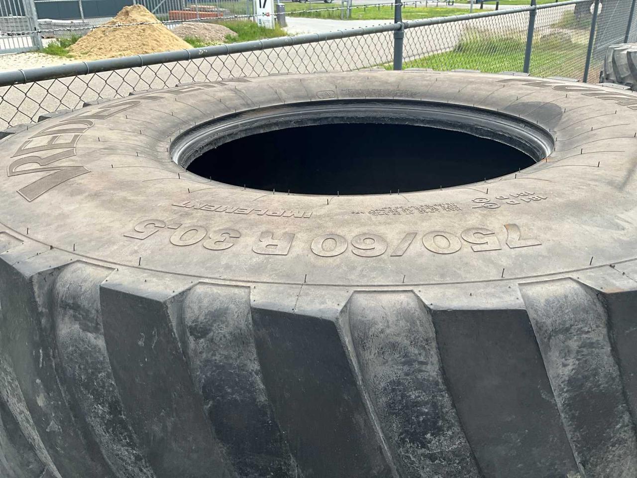 Vredestein FLOTATION TRAC 750/60R30.5 - Wheels and tires for Farm tractor: picture 4 Vredestein FLOTATION TRAC 750/60R30.5 - Wheels and tires for Farm tractor: picture 4