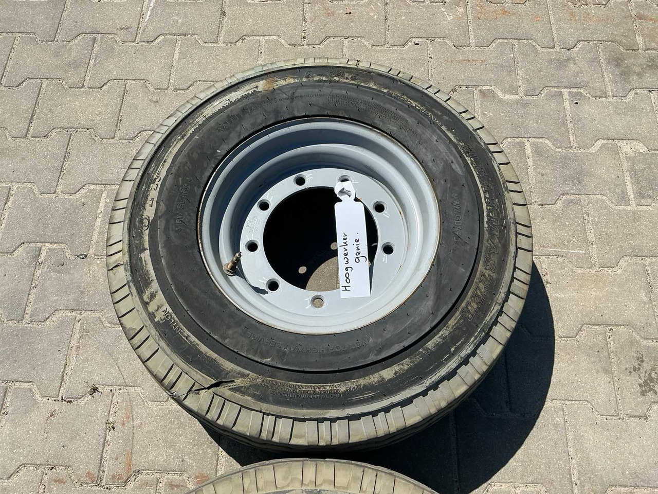 Wheel / tire on rim for Genie aerial platform (2x) - Wheels and tires for Farm tractor: picture 3 Wheel / tire on rim for Genie aerial platform (2x) - Wheels and tires for Farm tractor: picture 3