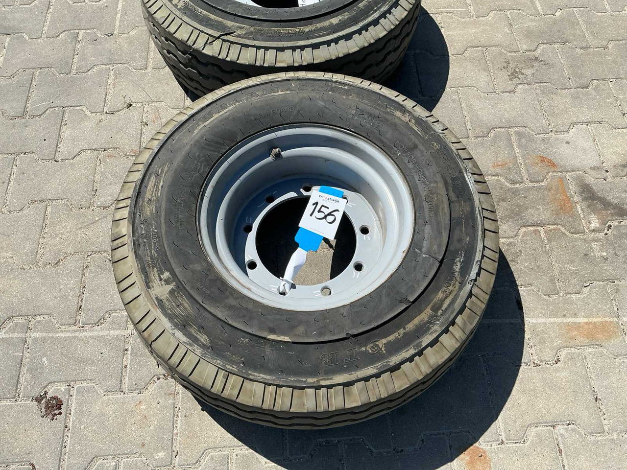 Wheel / tire on rim for Genie aerial platform (2x) - Wheels and tires for Farm tractor: picture 2 Wheel / tire on rim for Genie aerial platform (2x) - Wheels and tires for Farm tractor: picture 2
