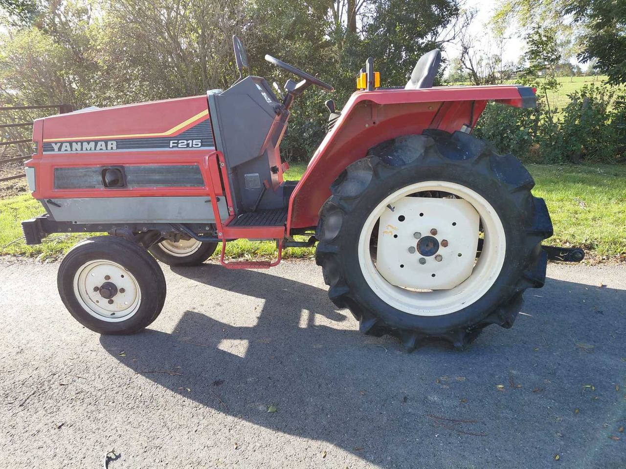 Yanmar F125 - Mini tractor: picture 1 Yanmar F125 - Mini tractor: picture 1