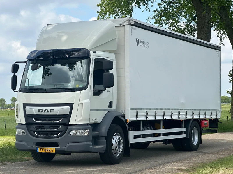 DAF CF 320 LF320.18 EURO6. SchuifzeilBakwagen met Laadklep. in TOPSTAAT! - Curtainsider truck: picture 1 DAF CF 320 LF320.18 EURO6. SchuifzeilBakwagen met Laadklep. in TOPSTAAT! - Curtainsider truck: picture 1