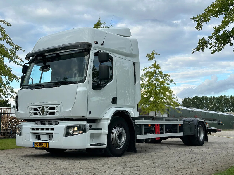 Renault D280 - Curtainsider truck: picture 1 Renault D280 - Curtainsider truck: picture 1