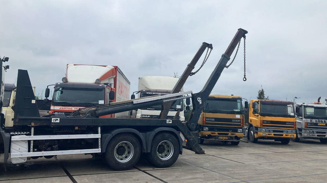 AJK AK 11 M Portaalarmsysteem - Hook lift/ Skip loader system: picture 1 AJK AK 11 M Portaalarmsysteem - Hook lift/ Skip loader system: picture 1