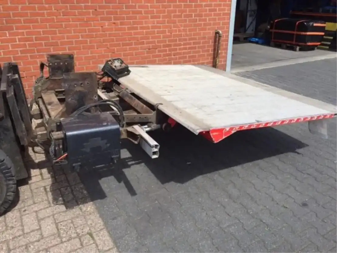 MAN L aadklep D'Hollandia - Tail lift: picture 1 MAN L aadklep D'Hollandia - Tail lift: picture 1