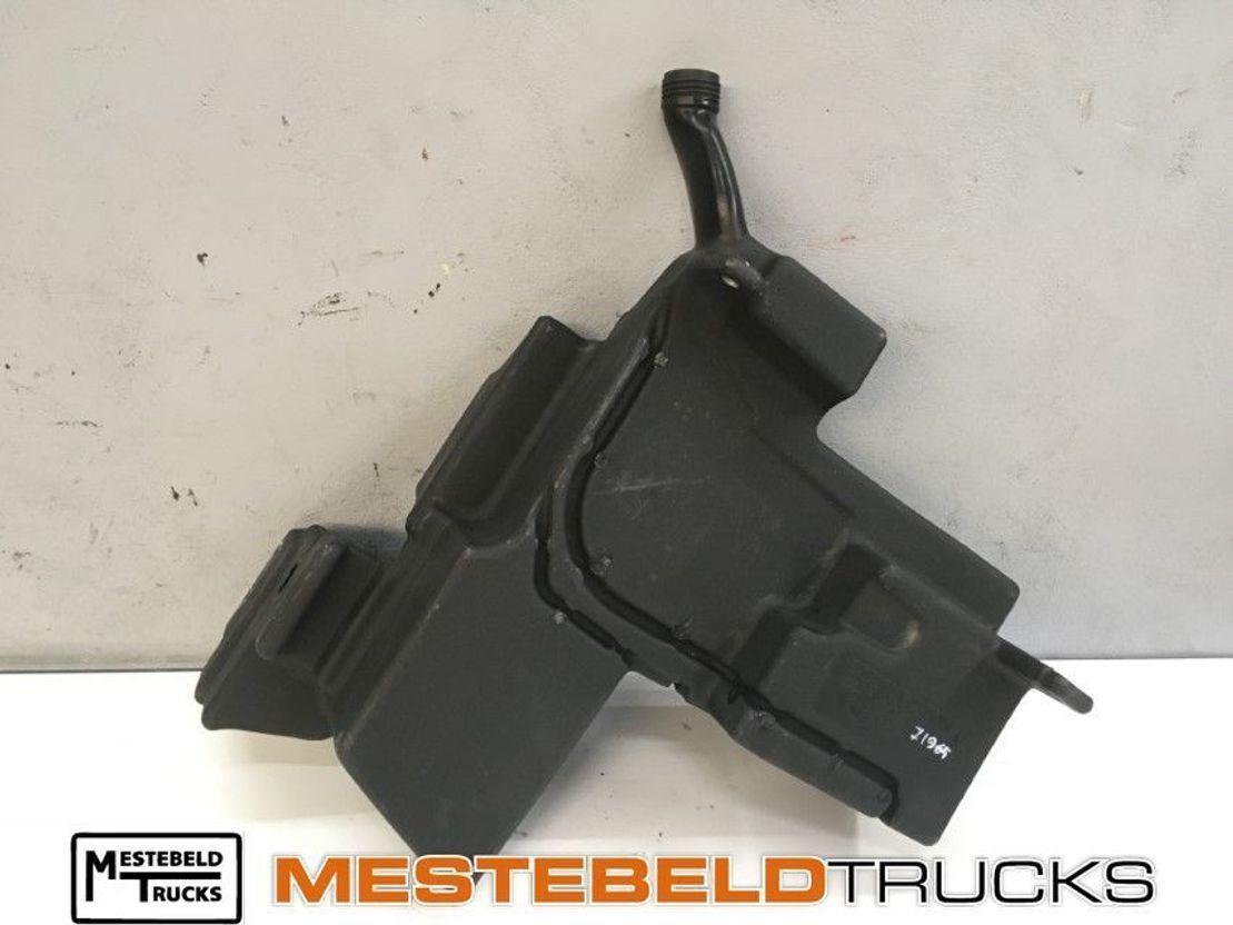 Mercedes-Benz Ruitensproeierreservoir - Cab and interior for Truck: picture 1 Mercedes-Benz Ruitensproeierreservoir - Cab and interior for Truck: picture 1