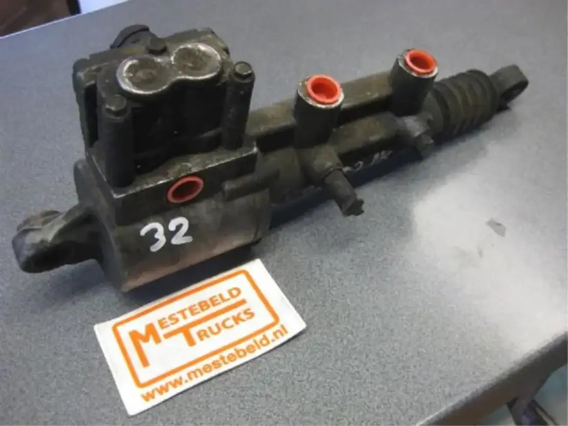 Mercedes-Benz Schakelcilinder - Gearbox and parts for Truck: picture 1 Mercedes-Benz Schakelcilinder - Gearbox and parts for Truck: picture 1