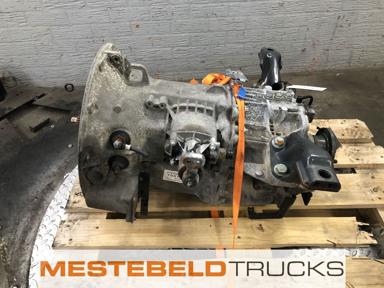 Mercedes-Benz Versnellingsbak G85-6 / 6,7-0,73 manuel - Gearbox and parts for Truck: picture 1 Mercedes-Benz Versnellingsbak G85-6 / 6,7-0,73 manuel - Gearbox and parts for Truck: picture 1