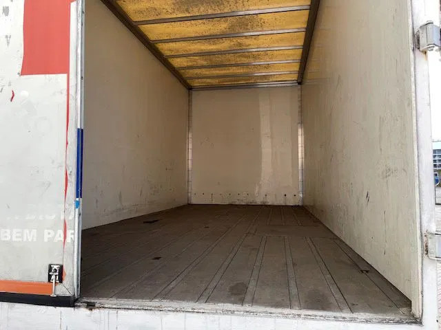 DAF XF 95.380 Euro 2 Manual-Gear - Box truck: picture 5 DAF XF 95.380 Euro 2 Manual-Gear - Box truck: picture 5