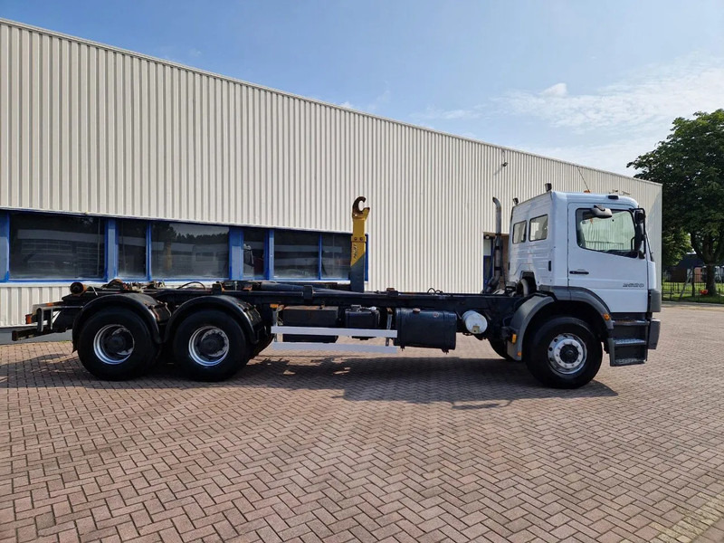 Mercedes-Benz Atego 2628 6x4 Euro 3 Manual Gear full steel suspension - Hook lift truck: picture 4 Mercedes-Benz Atego 2628 6x4 Euro 3 Manual Gear full steel suspension - Hook lift truck: picture 4