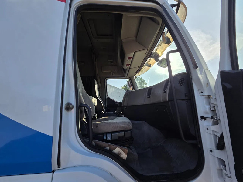 Tractor unit Renault Premium 450 Manual gearbox 2 Tanks Retarder: picture 18 Tractor unit Renault Premium 450 Manual gearbox 2 Tanks Retarder: picture 18