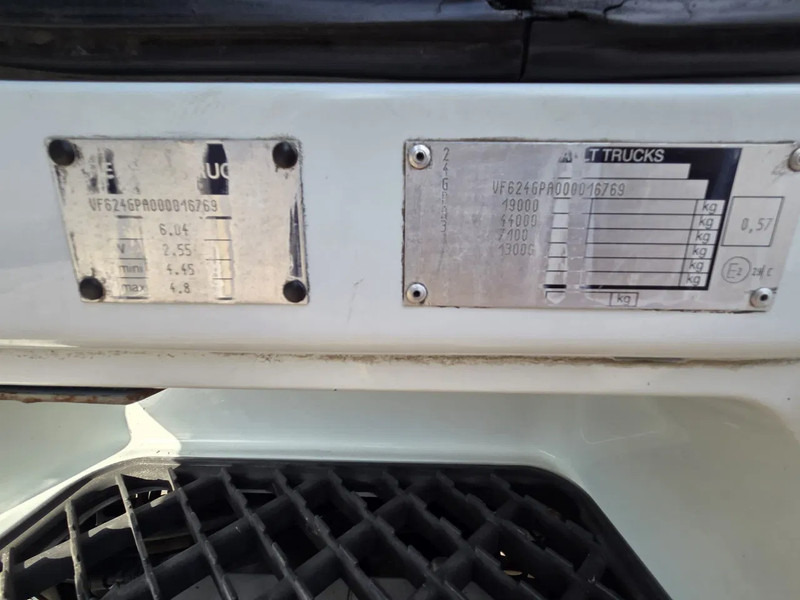 Tractor unit Renault Premium 450 Manual gearbox 2 Tanks Retarder: picture 20 Tractor unit Renault Premium 450 Manual gearbox 2 Tanks Retarder: picture 20