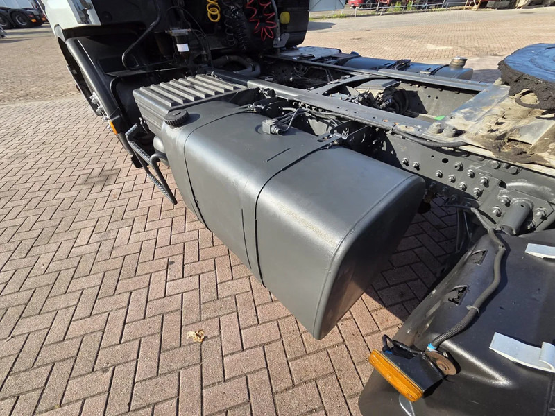 Tractor unit Renault Premium 450 Manual gearbox 2 Tanks Retarder: picture 7 Tractor unit Renault Premium 450 Manual gearbox 2 Tanks Retarder: picture 7