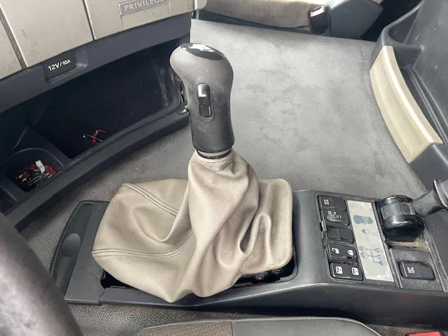 Tractor unit Renault Premium 450 Manual gearbox 2 Tanks Retarder: picture 12 Tractor unit Renault Premium 450 Manual gearbox 2 Tanks Retarder: picture 12