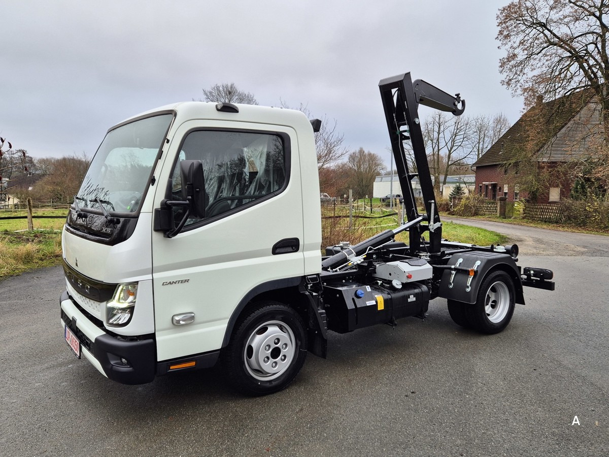 FUSO 3C15 Duonic Aut.City Abrollkipper AHK 3.5T sofor - Hook lift truck: picture 1 FUSO 3C15 Duonic Aut.City Abrollkipper AHK 3.5T sofor - Hook lift truck: picture 1